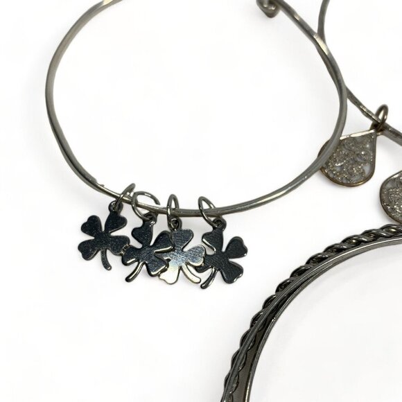 Lot of 8 Assorted Silver Tone Charm Bracelets Expandable - Picture 7 of 11